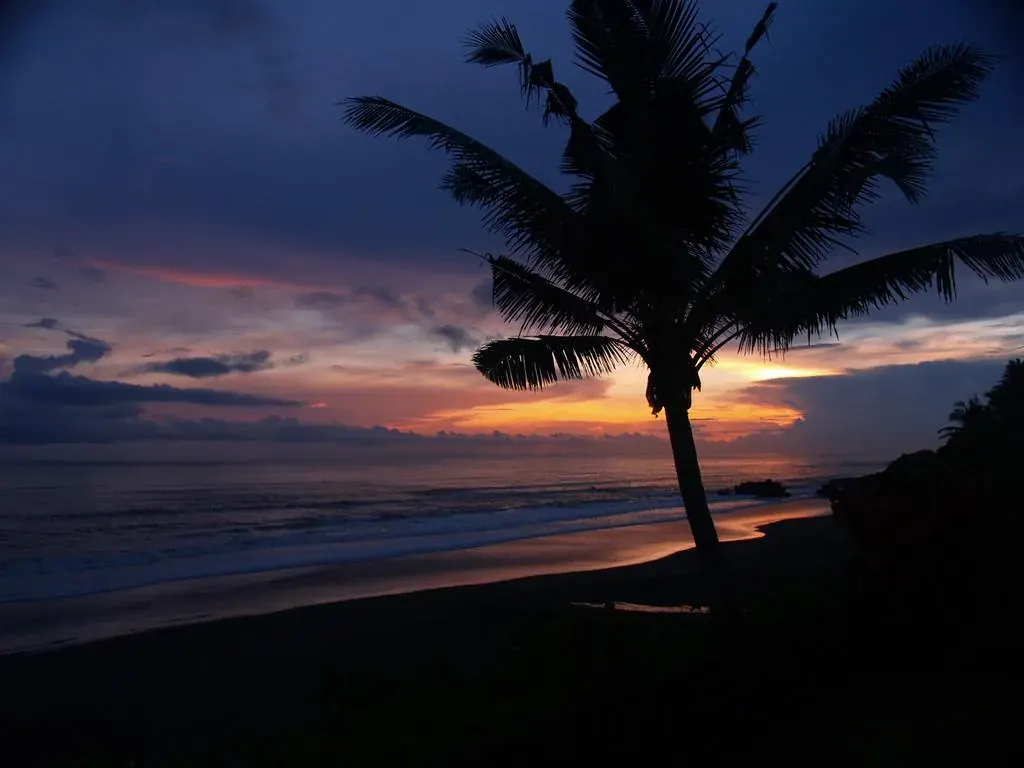 Balian beach with its wild cliffs, 5 minutes from the village by scooter