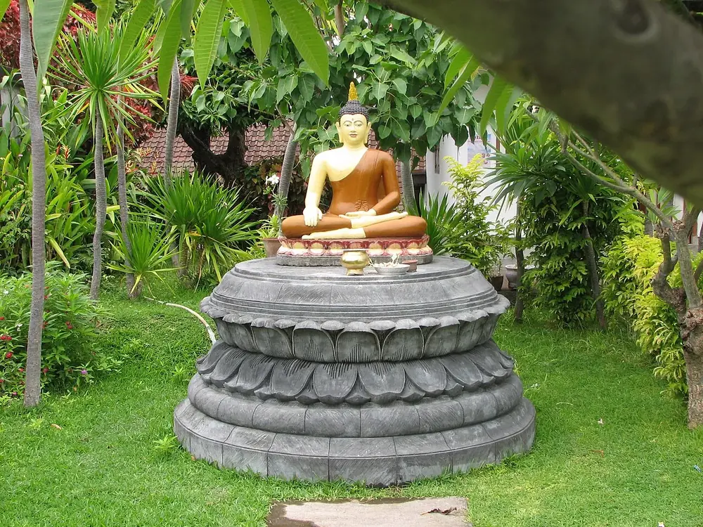 Le mini-Borobudur de Bali — Brahma Vihara Arama, Où rouler depuis Banjar