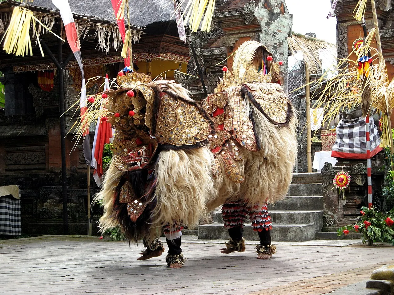 La danse Barong de Batubulan, à côté du village des orfèvres de Celuk
