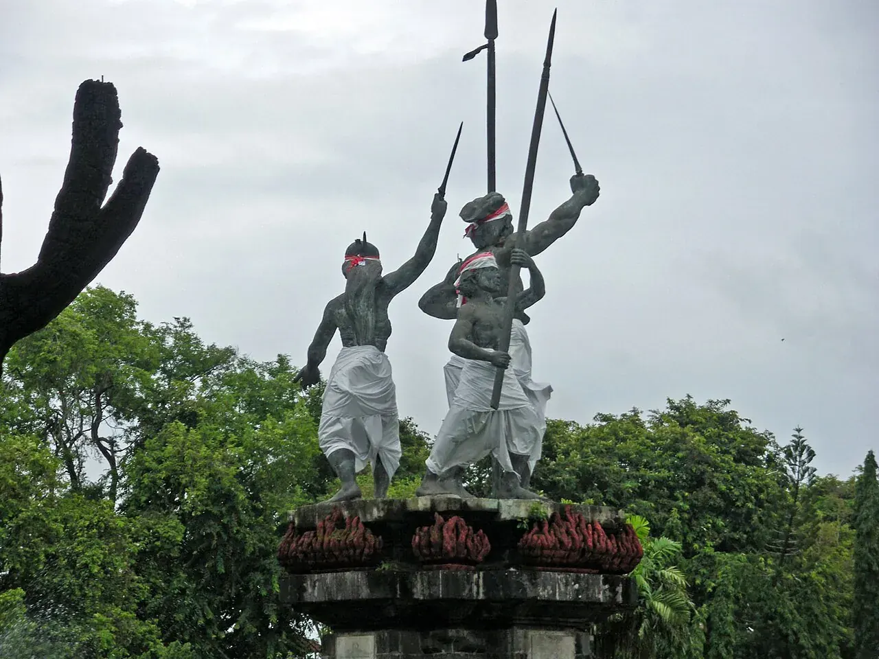 Place Puputan à Denpasar, à 10 minutes du centre-ville en scooter