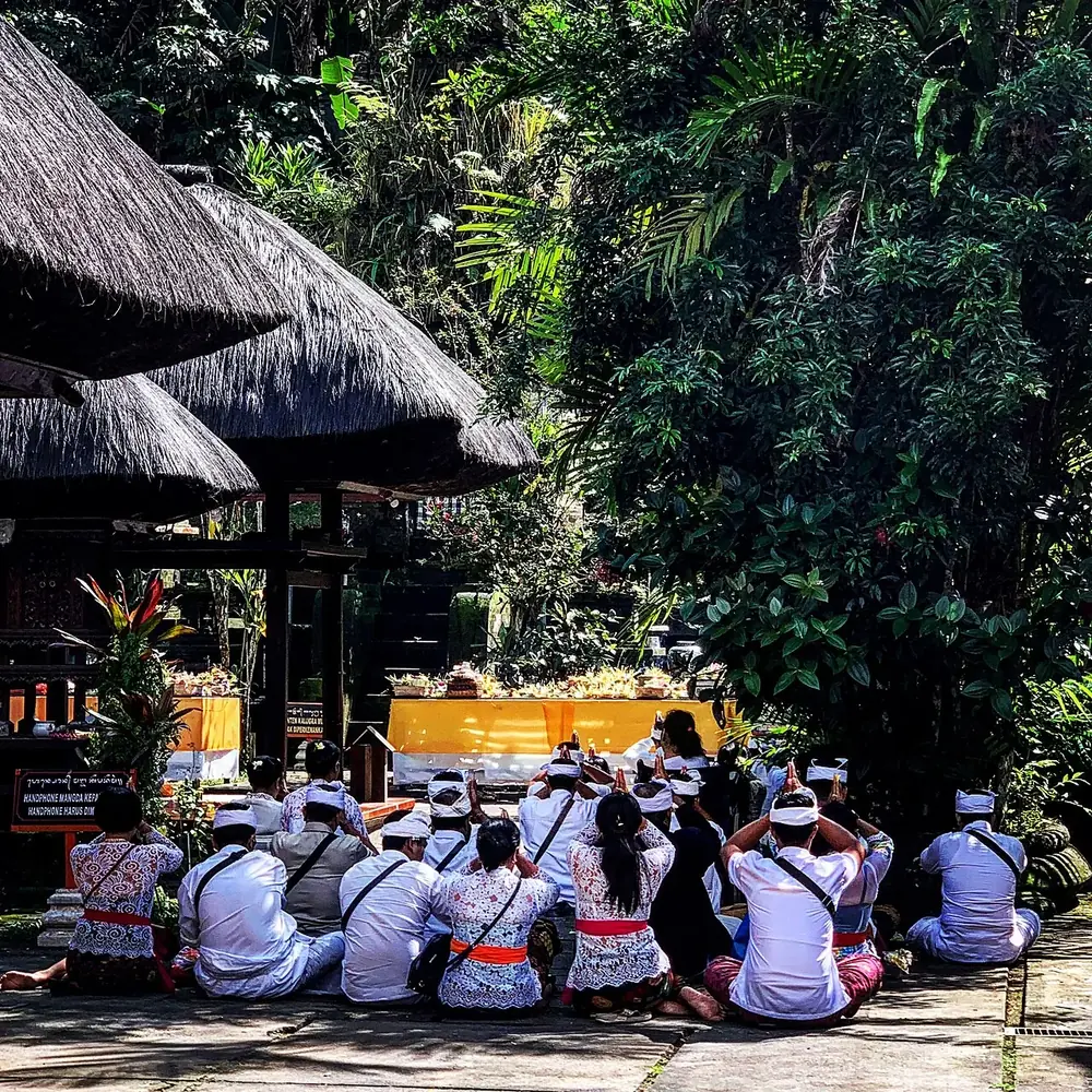 Un temple sur le flanc du volcan, la brume arrive en milieu d'après-midi — Temple de Batukaru, Où rouler depuis Jatiluwih