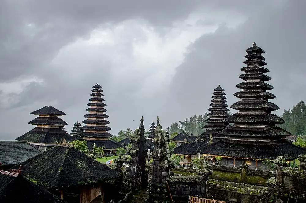 Le plus grand temple de Bali, venez tôt avant les nuages — Besakih, Où rouler depuis Kintamani