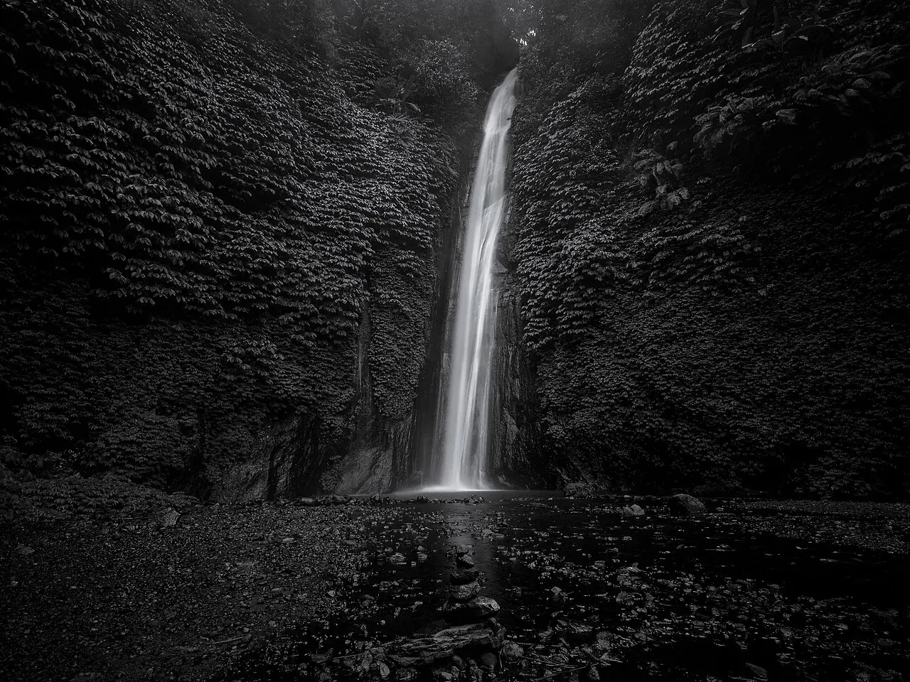 La cascade de Munduk au milieu des girofliers, à 10 minutes du village en scooter