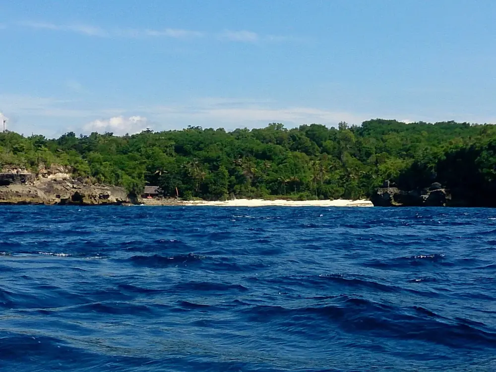 A dirt track with the reward at the end — Secret Beach, Where to ride from Nusa Ceningan