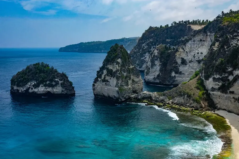 L'escalier creusé dans la falaise, spectaculaire — Diamond Beach, Où rouler depuis Nusa Penida