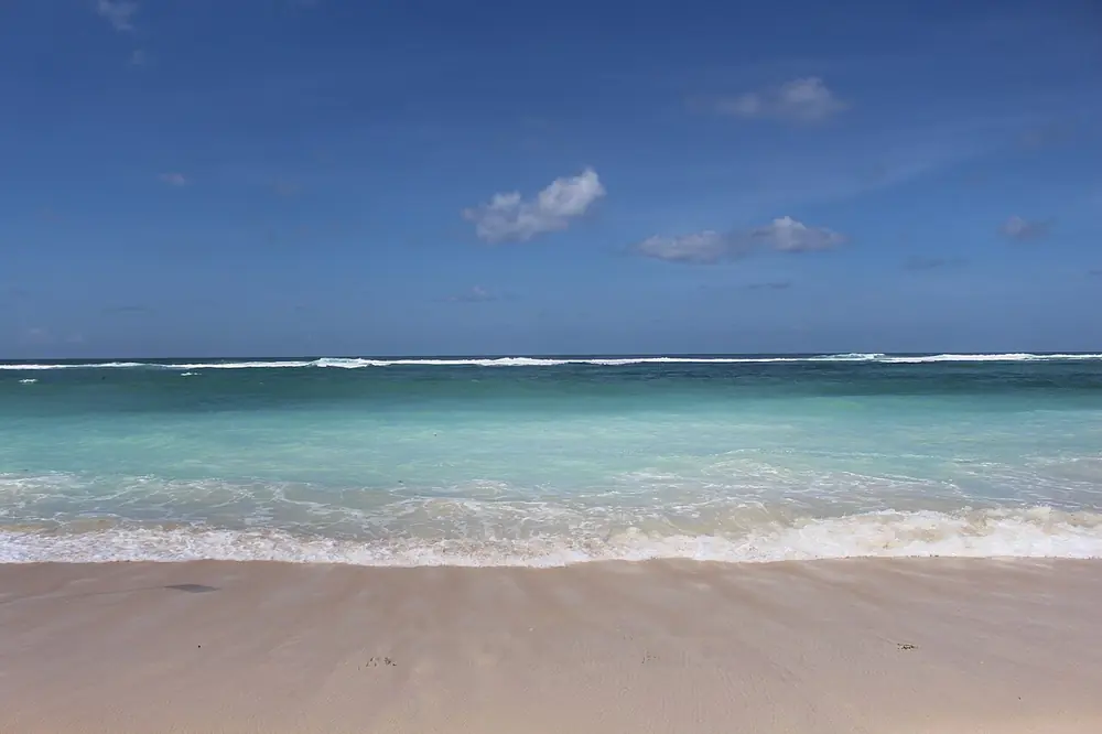 Jalan diukir di tebing kapur — Pandawa Beach, Kemana aja dari Sawangan