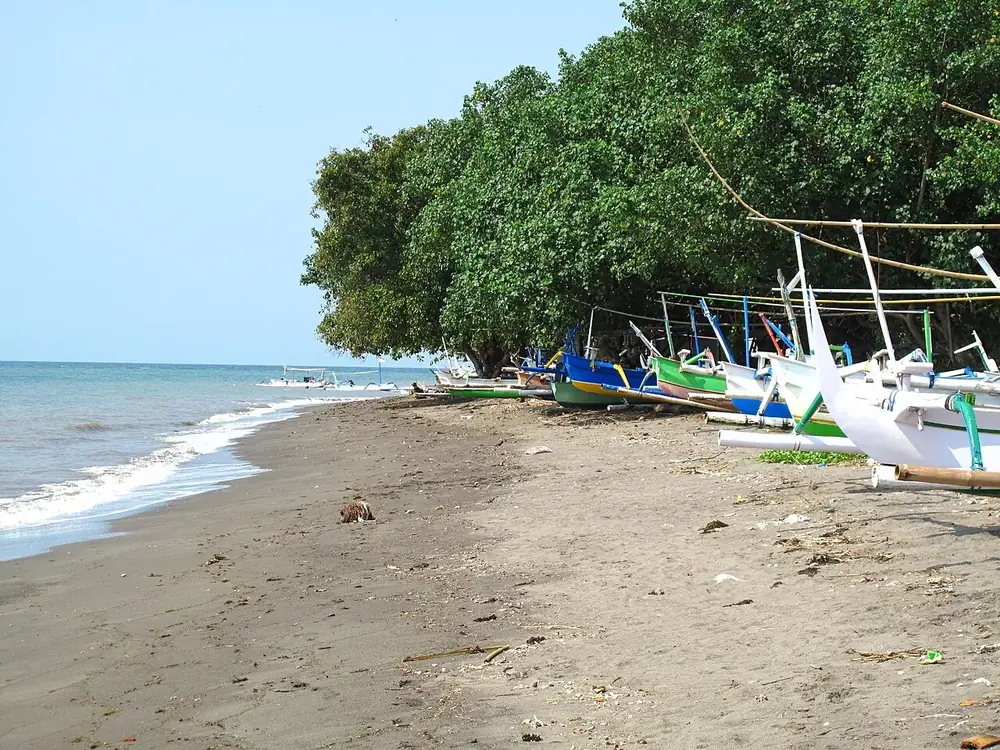 La plage la plus proche de Seririt — Pantai Lovina, Où rouler depuis Seririt
