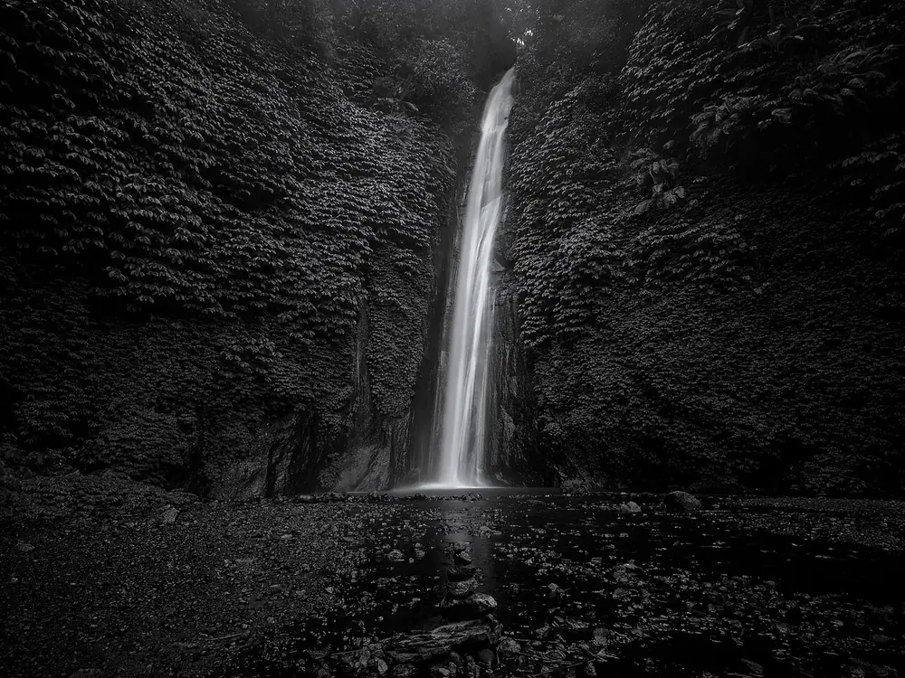 Prenez la route qui monte juste après le marché — Cascades de Munduk, Où rouler depuis Seririt