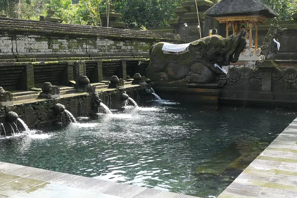 Participez au rituel de purification avec les locaux, l'expérience authentique — Tirta Empul, Où rouler depuis Tegallalang