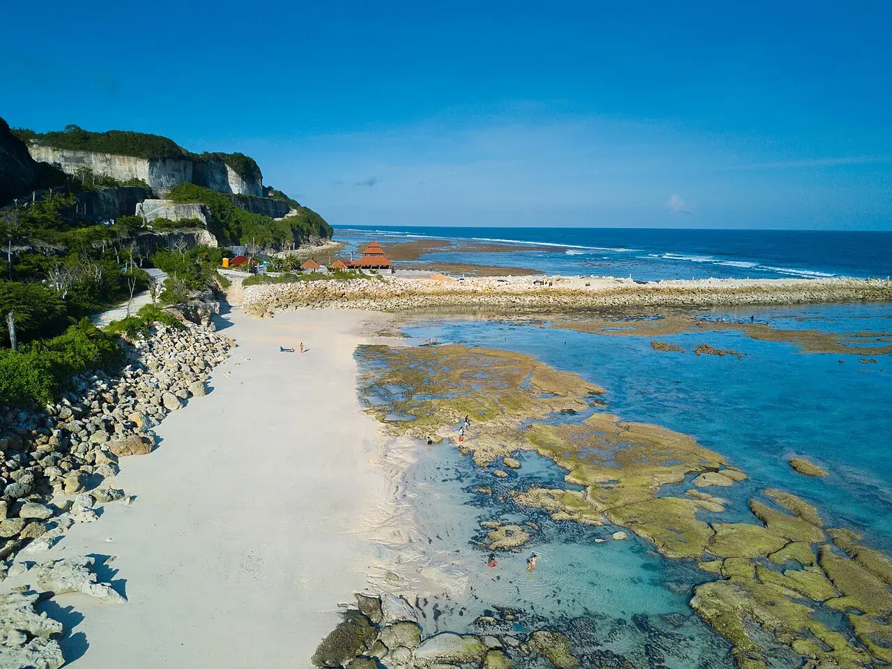 Plage de Melasti entre falaises de calcaire, à 10 minutes d'Ungasan